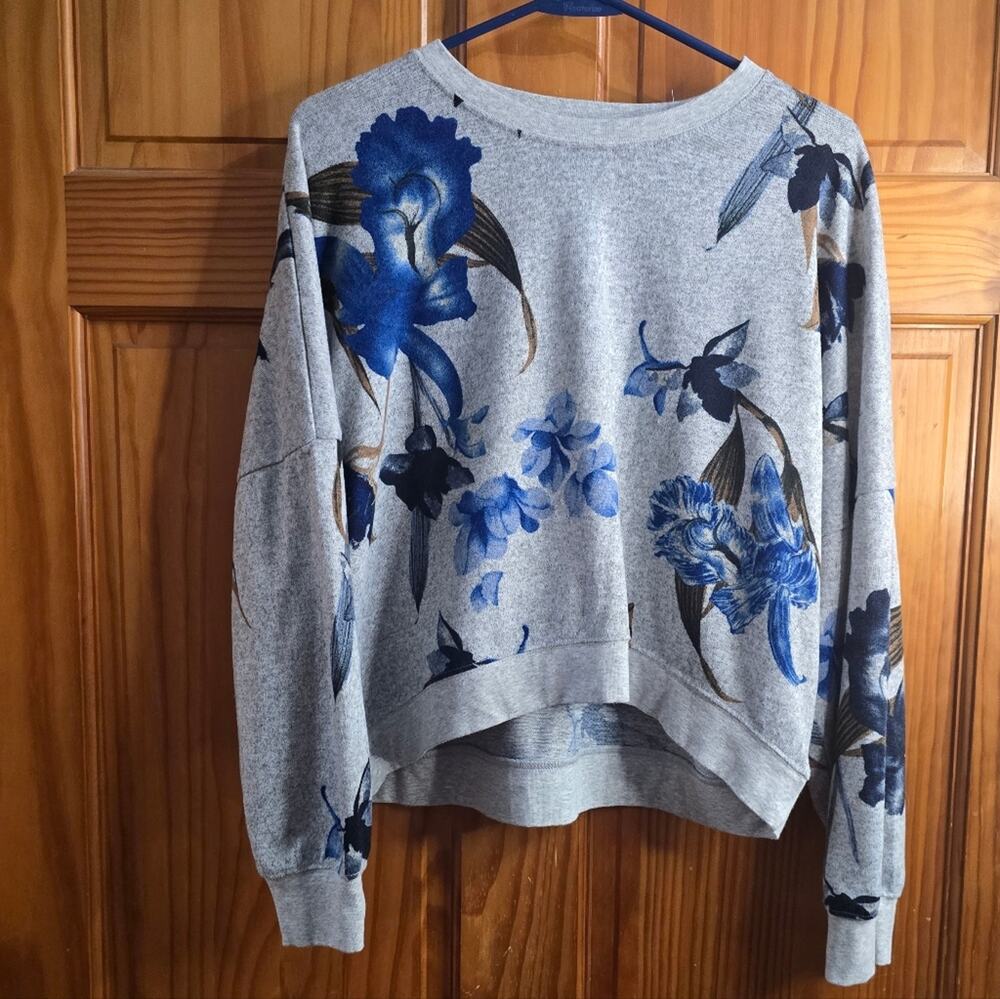 ZYIA Gray and Blue Floral Women's Sweater Size Large